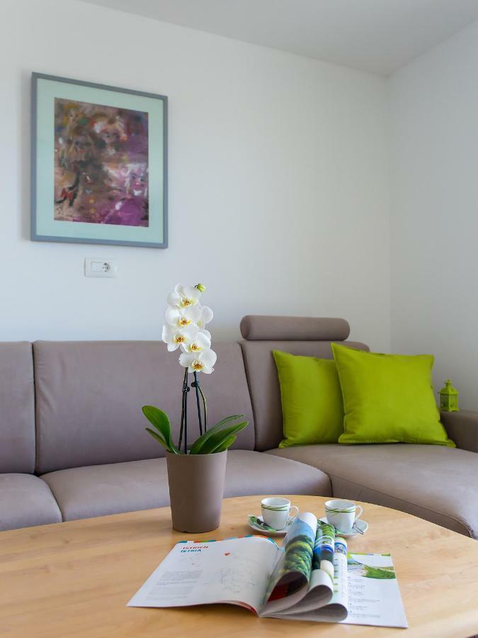 Apartment Maestral Пореч Екстериор снимка