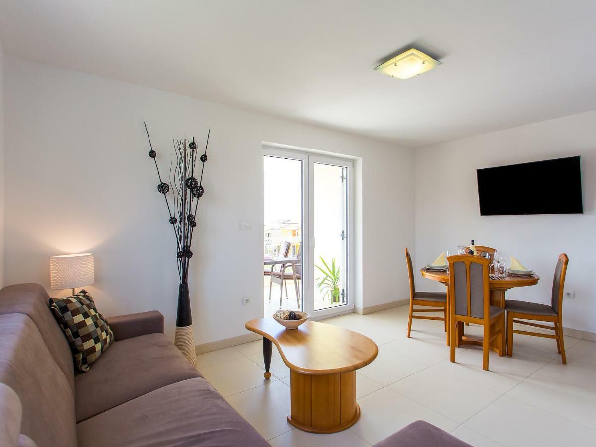 Apartment Maestral Пореч Екстериор снимка