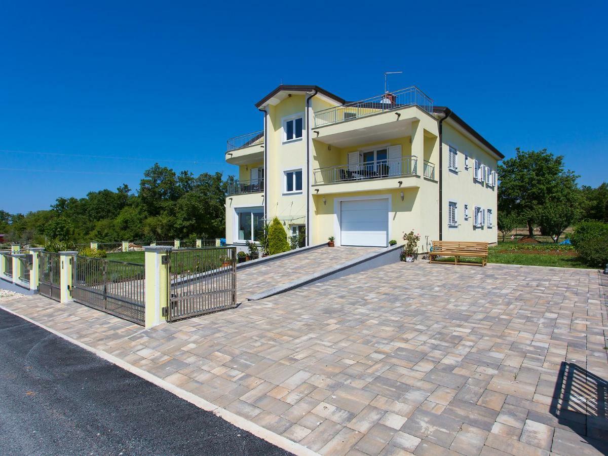 Apartment Maestral Пореч Екстериор снимка