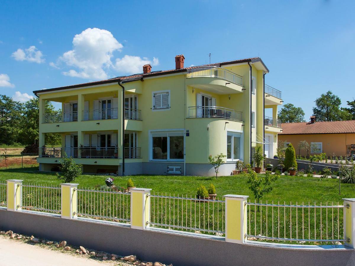 Apartment Maestral Пореч Екстериор снимка